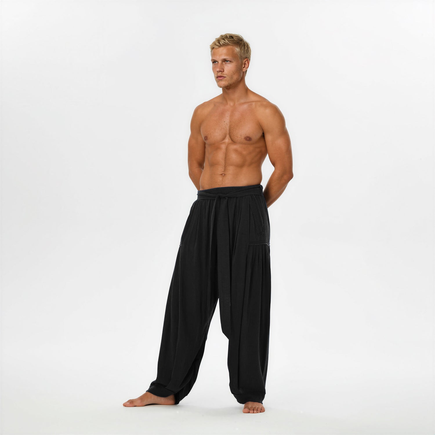 Rune Salvar in Black