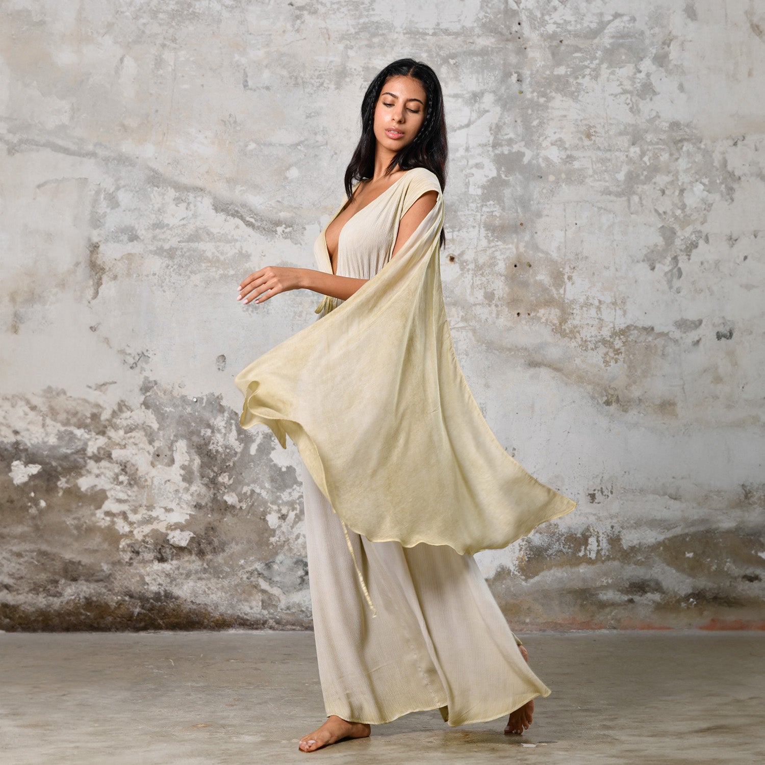 Celebrate divine femininity with our Greek Goddess Vibes Fairy Dress. Ethereal wings and perfect length make it a must-have addition to your wardrobe