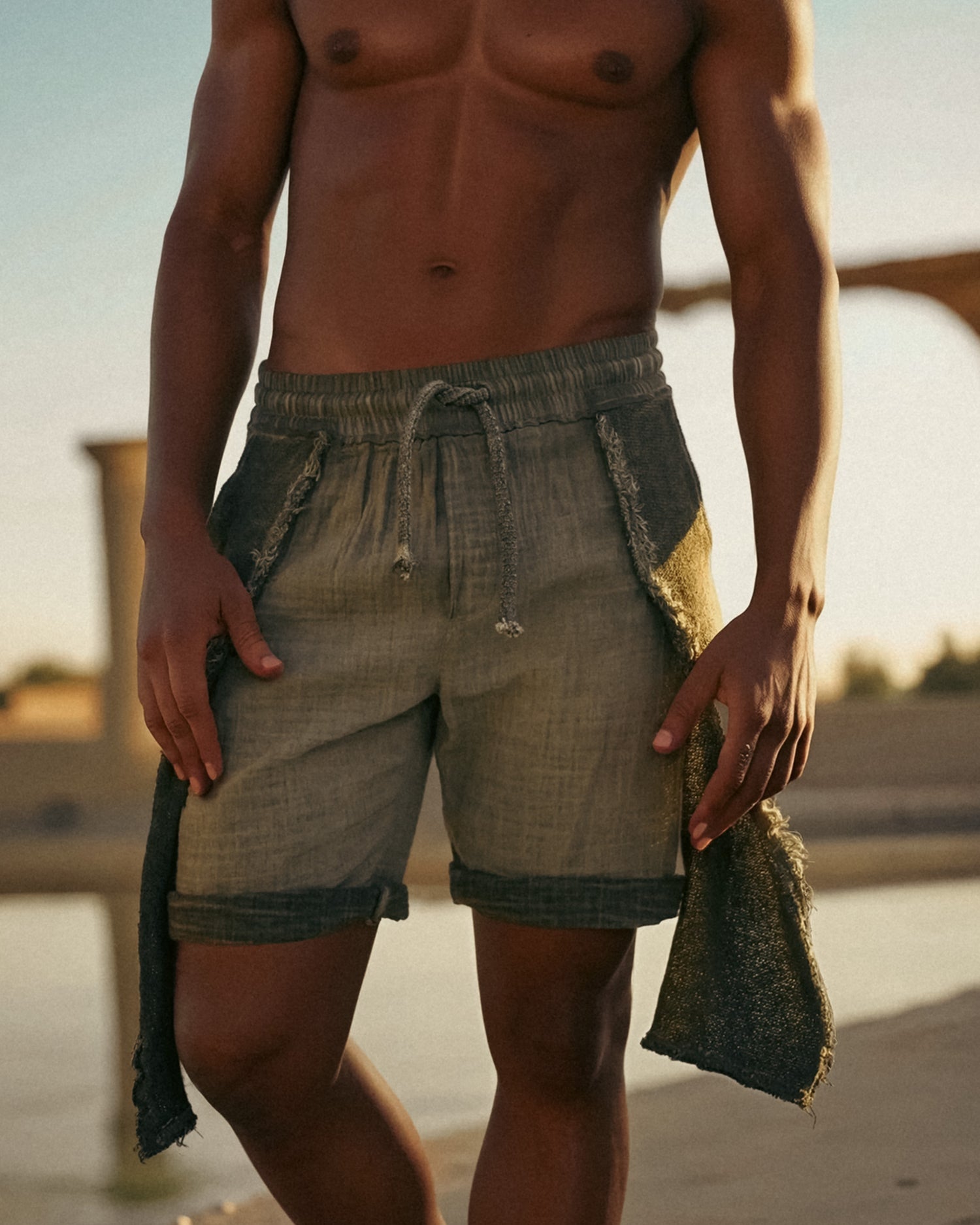 TRIBE Shorts in Khaki Green