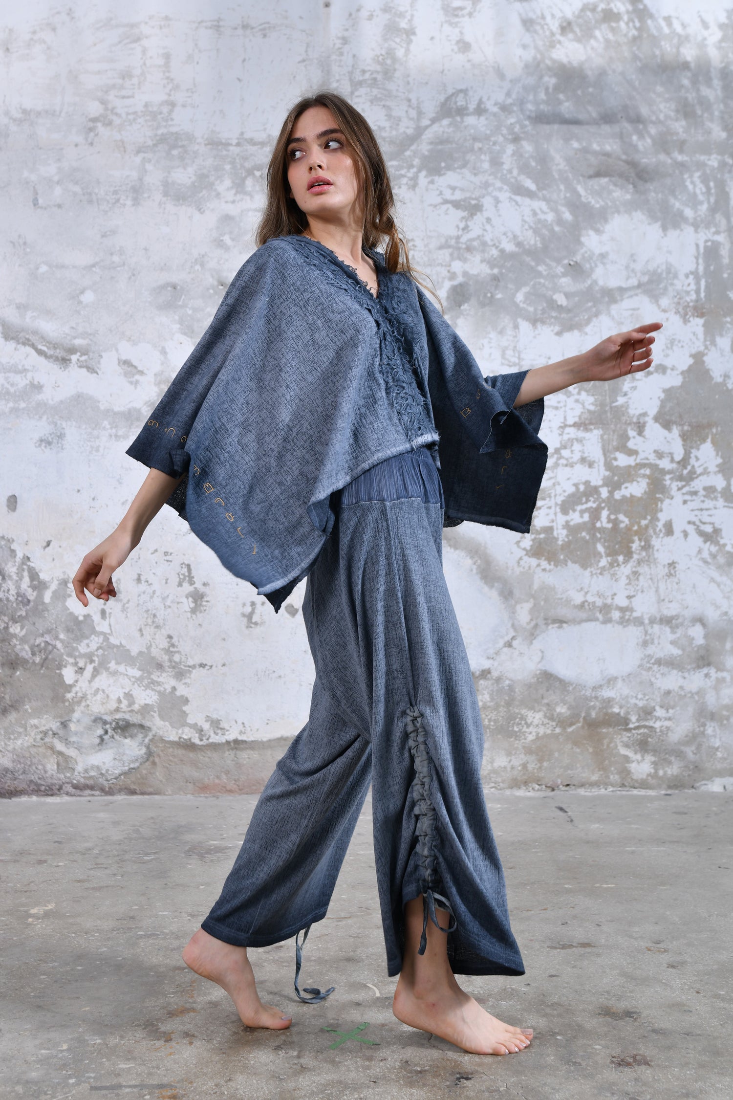 Blue organic cotton gypsy top for women Boho style blue cotton top Handmade blue organic cotton blouse Flowy bohemian blue cotton shirt Sustainable fashion blue cotton top Eco-friendly blue cotton gypsy blouse Soft and comfortable blue cotton top Breathable organic cotton blue shirt Ethically made blue cotton gypsy blouse Versatile blue boho cotton top.