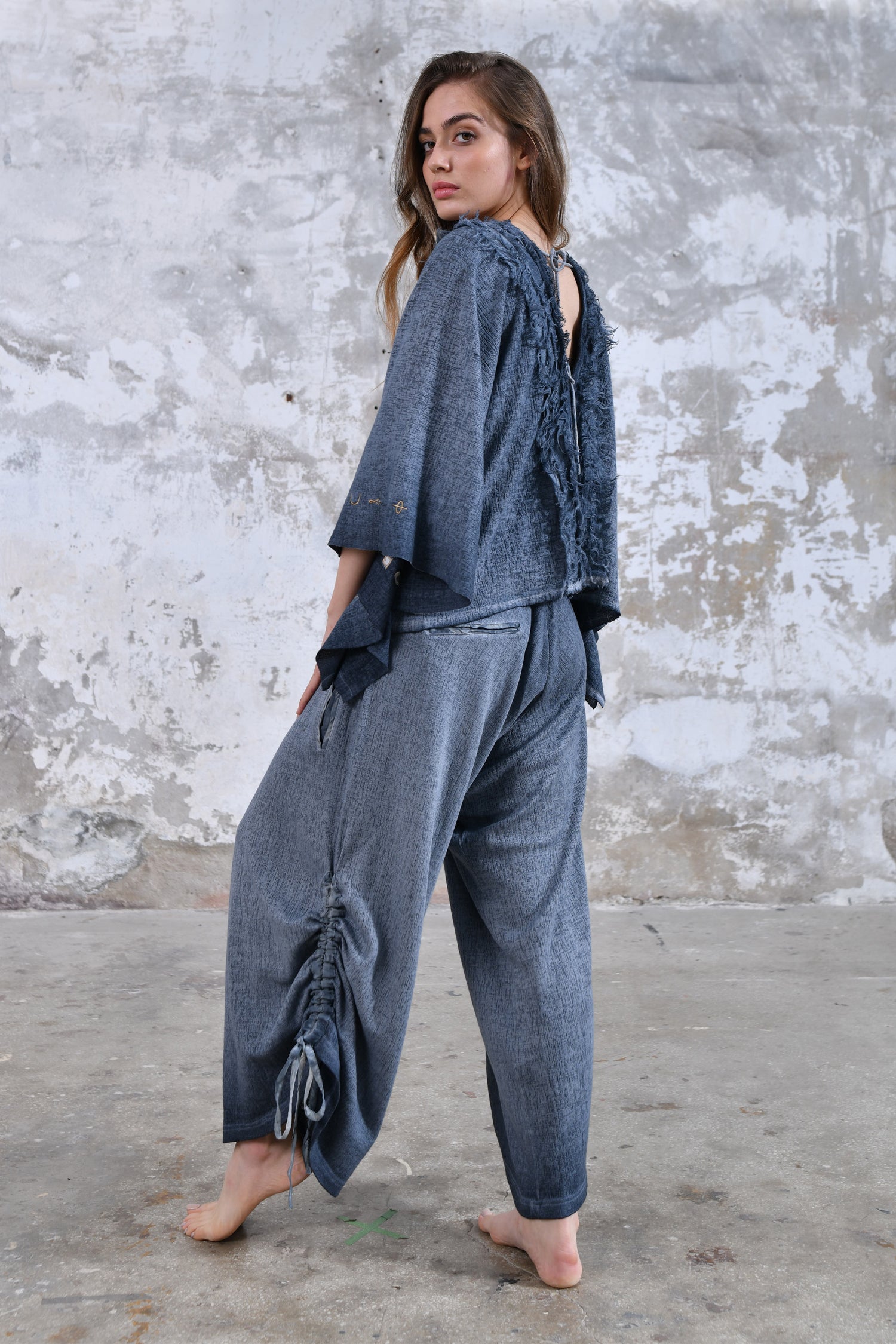 Blue organic cotton gypsy top for women Boho style blue cotton top Handmade blue organic cotton blouse Flowy bohemian blue cotton shirt Sustainable fashion blue cotton top Eco-friendly blue cotton gypsy blouse Soft and comfortable blue cotton top Breathable organic cotton blue shirt Ethically made blue cotton gypsy blouse Versatile blue boho cotton top.