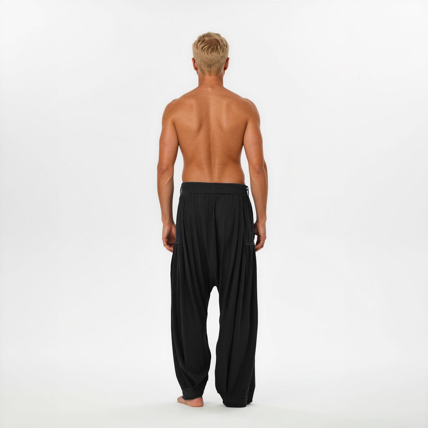 Rune Salvar in Black