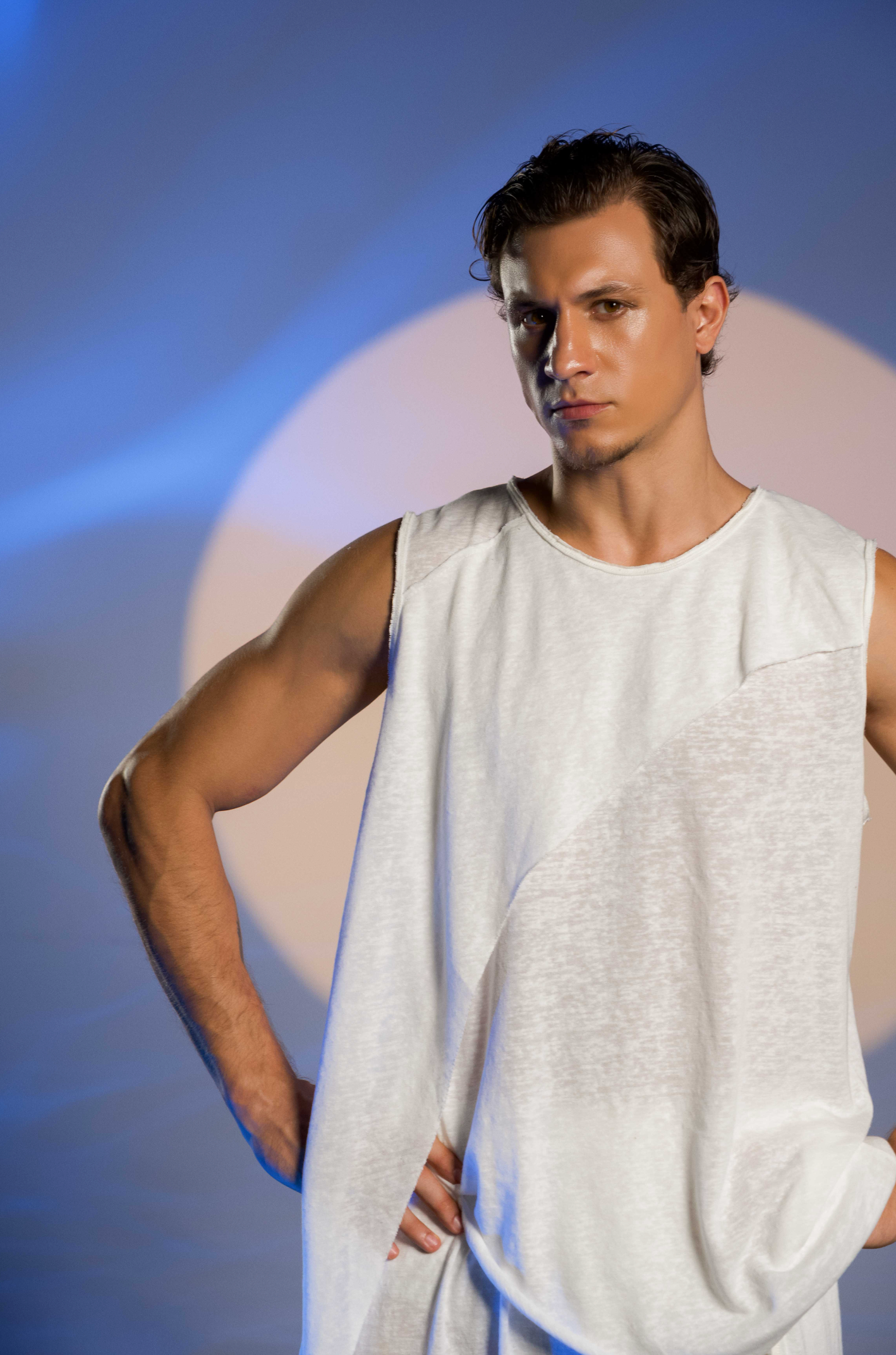 Garna men’s white vest with a layered cut, designed for both casual wear and semi-formal events.