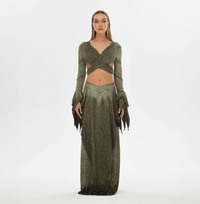 Green oriental-inspired skirt with a relaxed fit, made from cotton and linen. Features a high or low waist option, side splits for easy movement, and an elastic waistband for comfort, fitting XS to L.