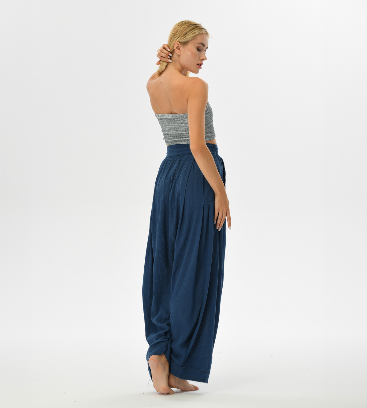 Comfy harem pants in blue, made from cotton with a loose fit, ideal for yoga, casual wear, or bohemian-inspired outfits.