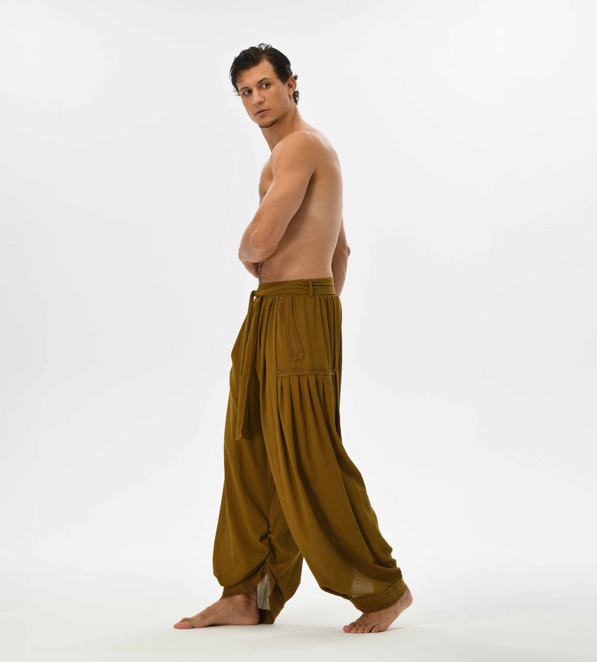 Boho chic brown pants for men, featuring a loose harem fit and breathable cotton, perfect for yoga or bohemian-inspired fashion.