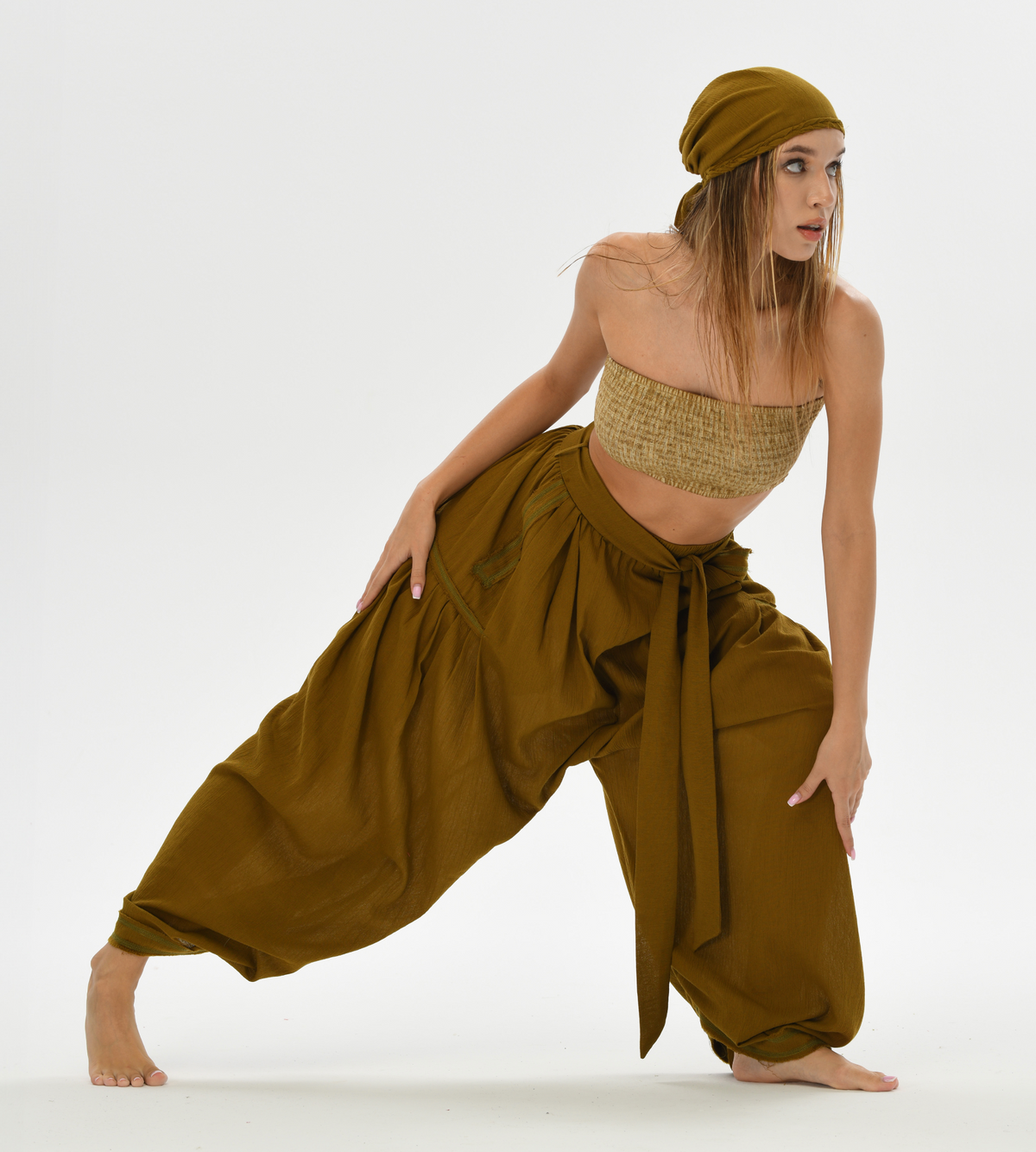 Loose brown pants with a harem style cut, designed for women’s comfort and boho fashion, perfect for daily wear or yoga.