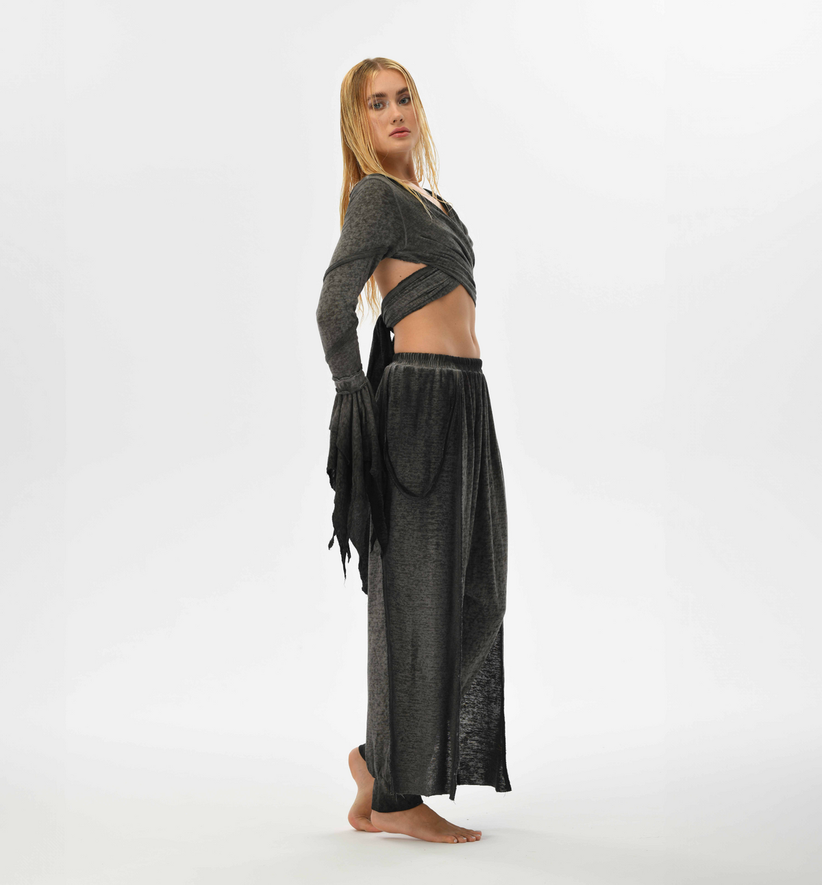 Breathable charcoal gray cotton-linen blend harem pants with an elastic waistband, ideal for alchemist-inspired and gypsy style outfits. Perfect for casual wear and boho festivals.