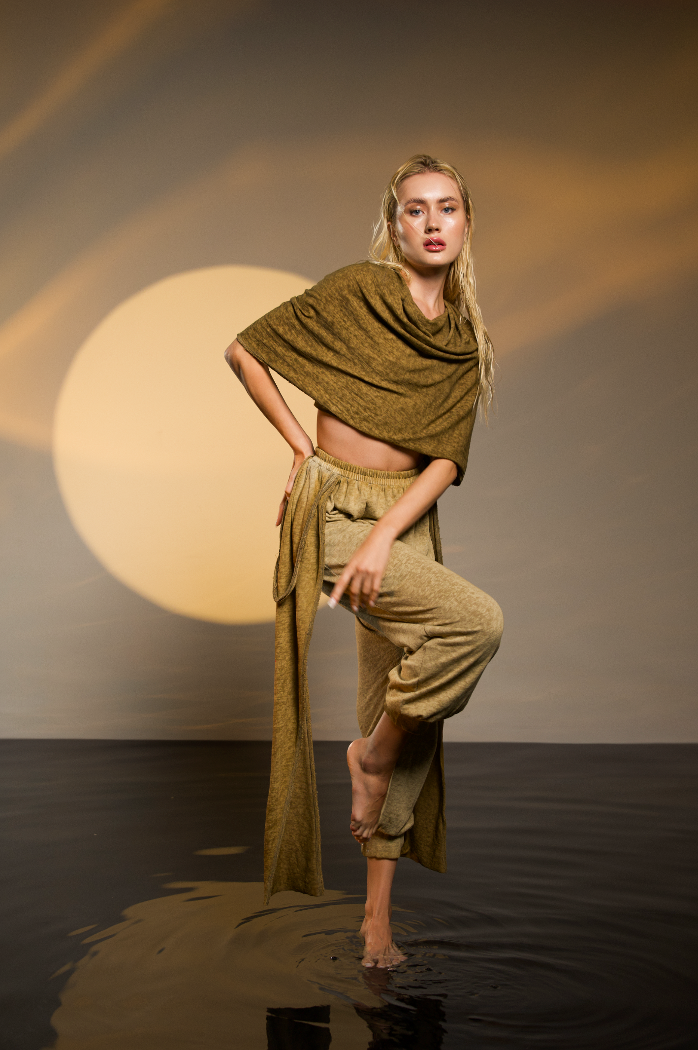 Boho harem pants with a relaxed fit, made from a cotton-linen blend. Elastic waistband for maximum comfort, perfect for everyday wear, festivals, and gypsy-inspired looks.