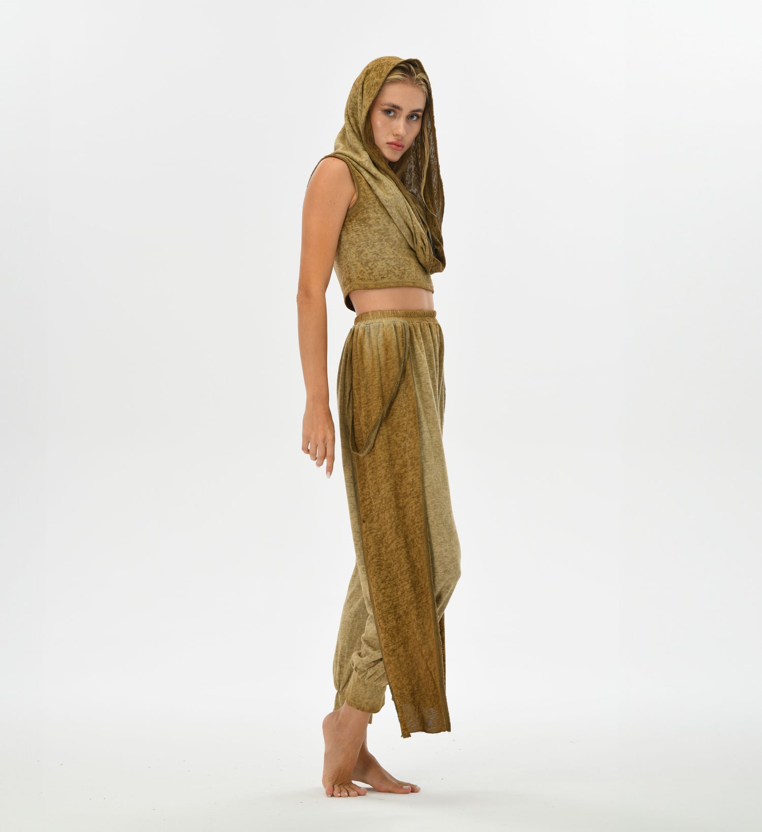 Bohemian harem pants in a relaxed fit, offering alchemist vibes and gypsy style. Made from linen and cotton, perfect for daily comfort, festival outfits, and casual boho looks.