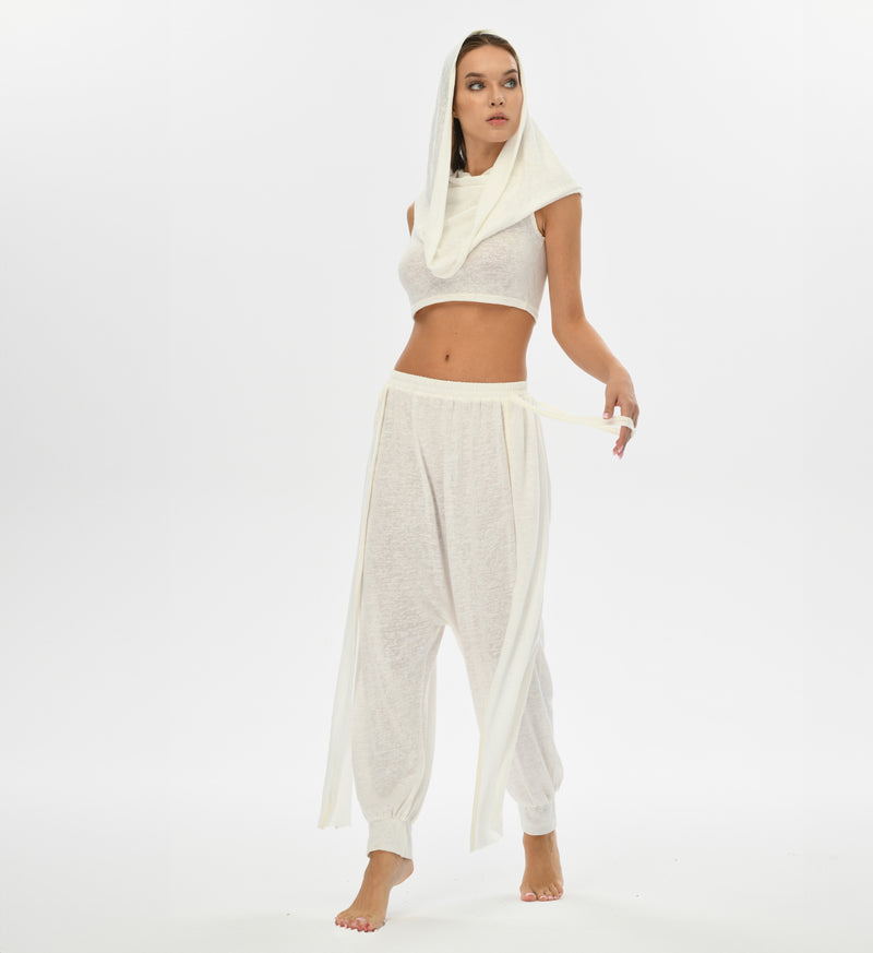 Loose harem pants in white with a bohemian gypsy style, made from a soft cotton-linen blend with an elastic waistband. Ideal for festivals, casual outings, or lounging. Available in two sizes.