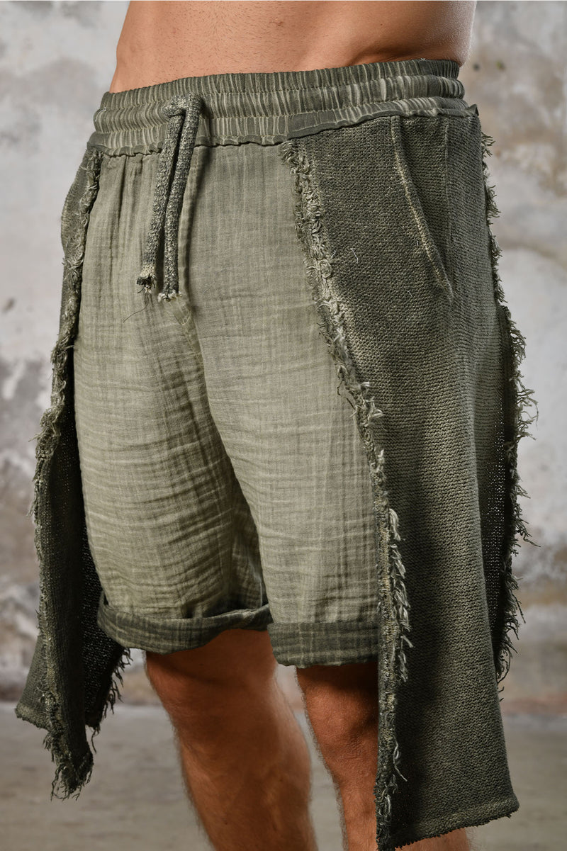 TRIBE Shorts in Khaki Green