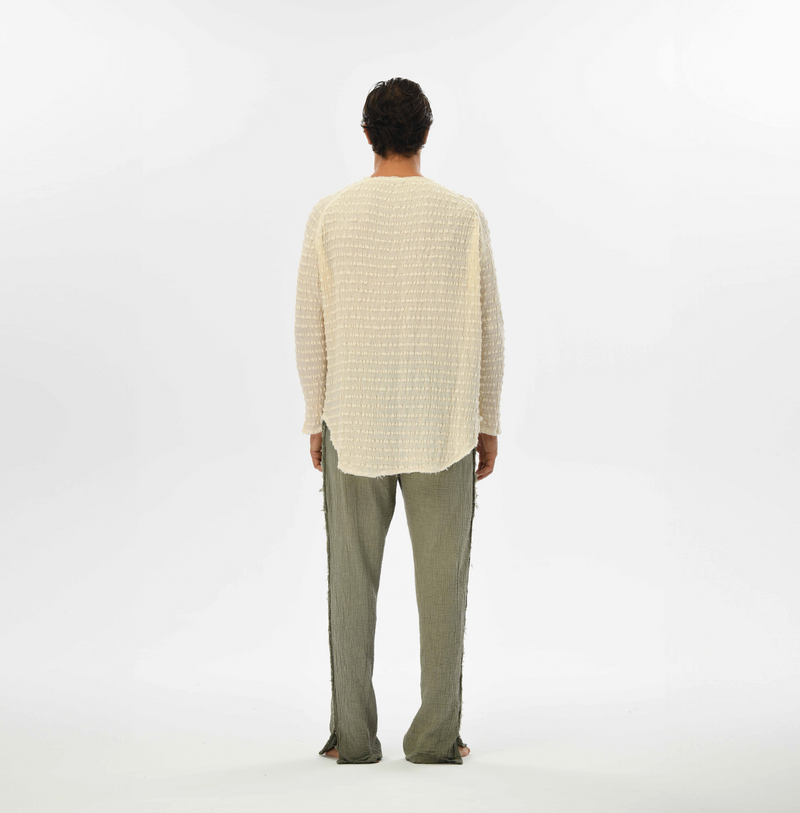 Comfy men’s long sleeve shirt made from handwoven cotton, featuring natural stretch for a relaxed fit in sizes S to L.